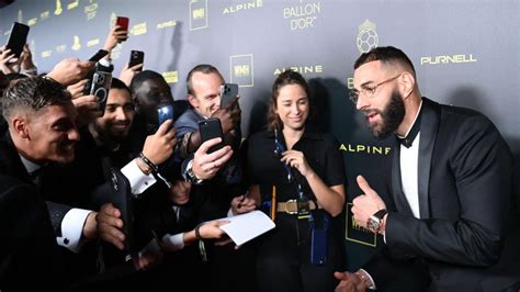 Karim Benzema: voici pourquoi il portait des lunettes .